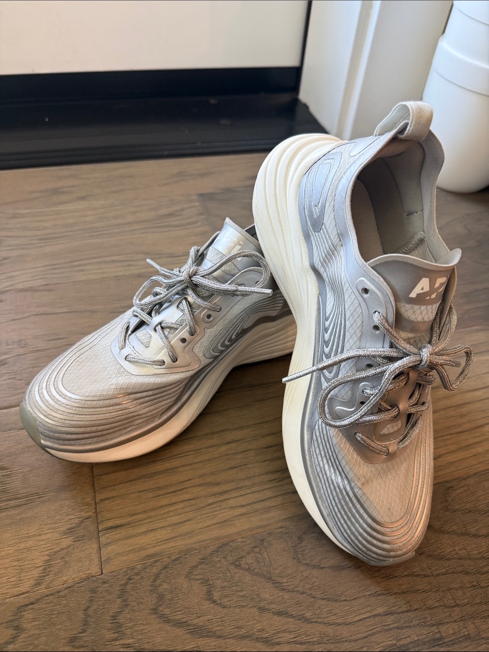 Like new APL Women’s Silver Gray Athletic Running Sneakers 6.5 shoes